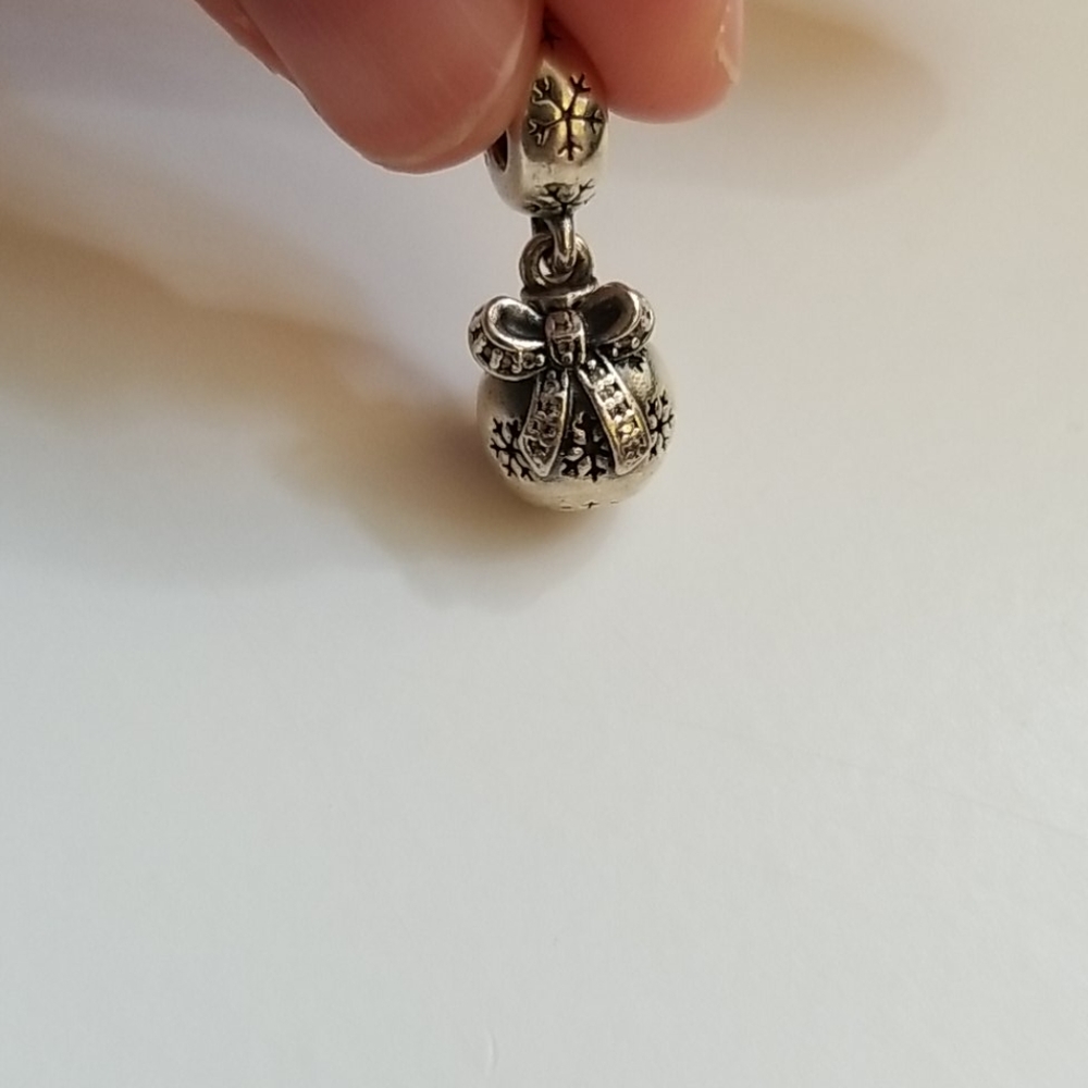Holiday pandora charm